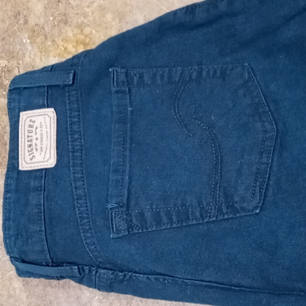 NWOT Levi's Signature At-Waist Bootcut black jeans. Misses 8M